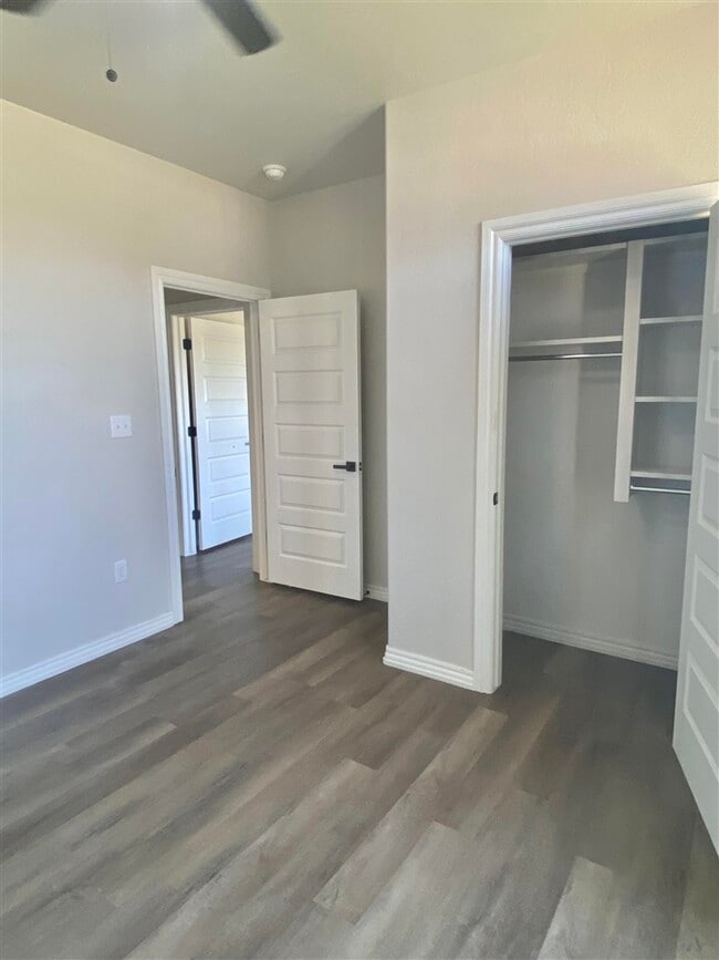Building Photo - 210 Meadowlark Ln