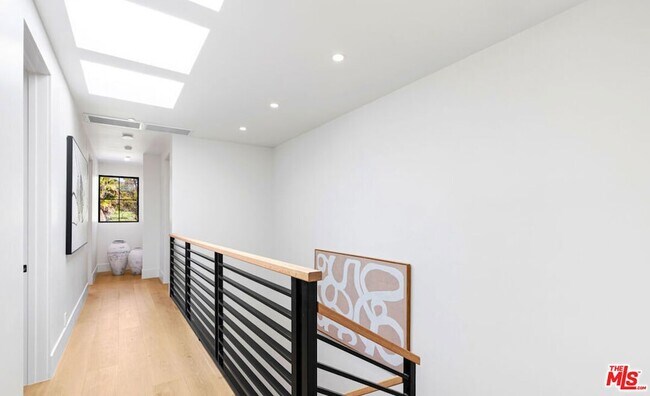 Building Photo - 2565 Patricia Ave