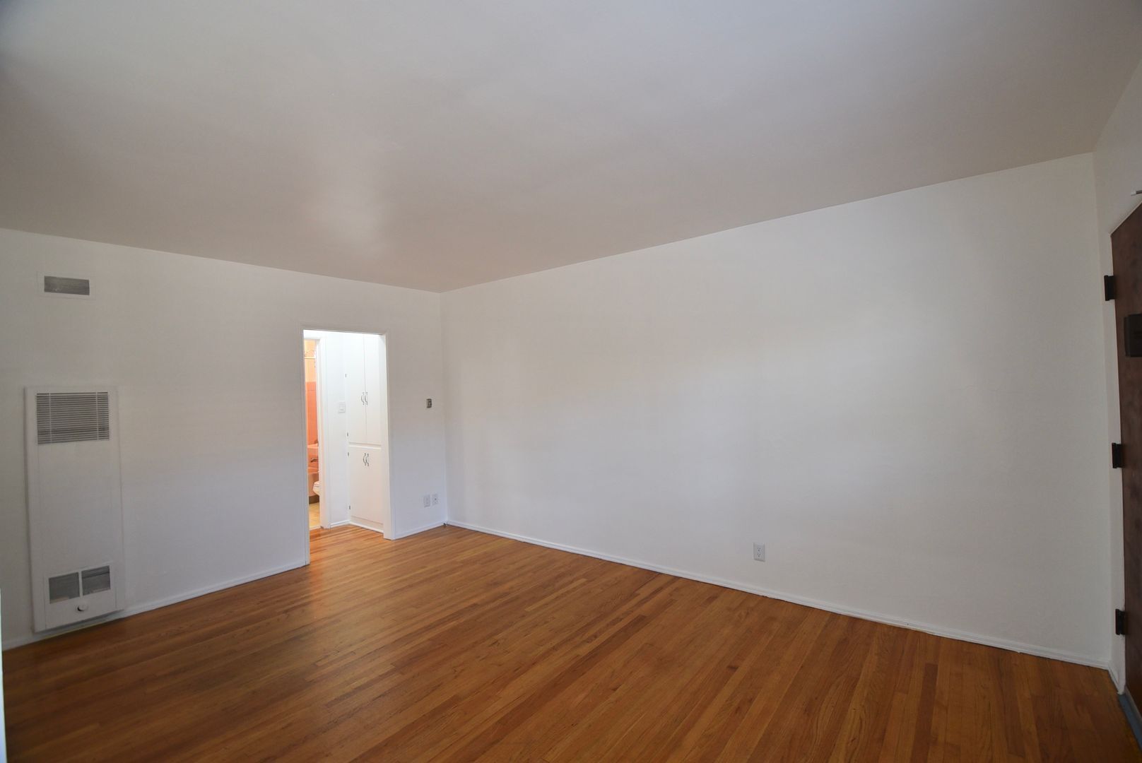 Building Photo - 10924 Camarillo St