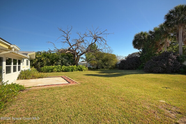 Building Photo - 453 Dolphin St