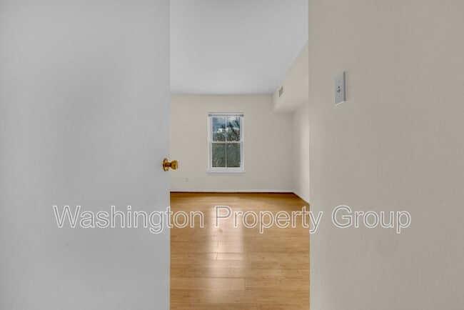 Building Photo - 2200 Castle Rock Square