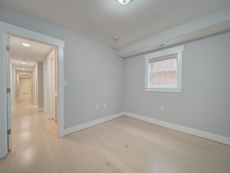 Building Photo - 1022 Park Rd NW