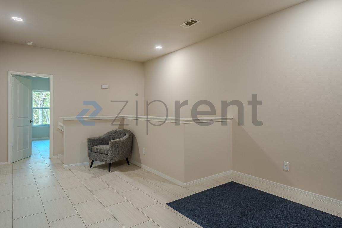 Building Photo - 110 Turner St