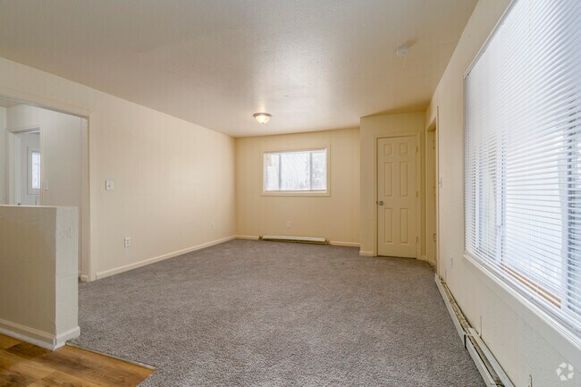1BR, 1BA - 570SF - Unit 16 - Living/Dining Room - 17161 Denver St