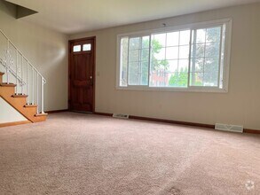 Building Photo - 33 Oakridge Dr