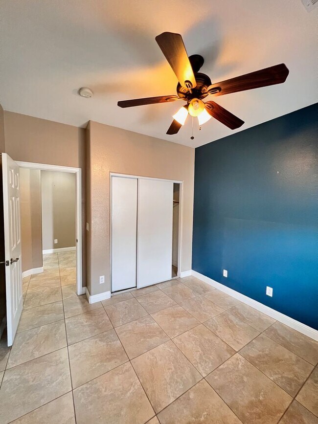 Building Photo - Gorgeous 1 story single home, 3 beds, 2 ba...