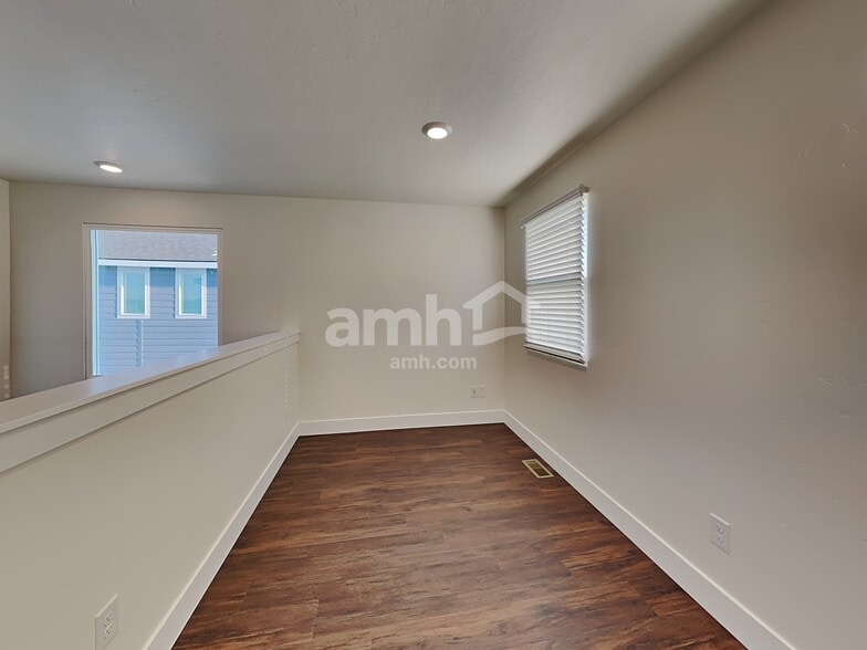Building Photo - 936 Moorside Ave