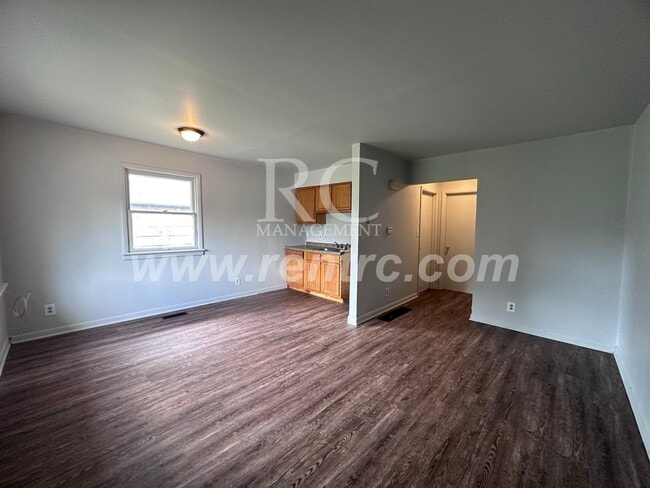 Building Photo - 104.5 Buchanan-