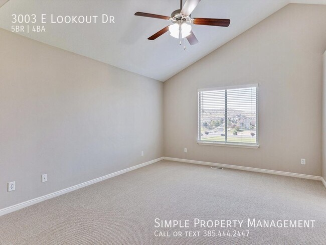 Building Photo - 3003 E Lookout Dr