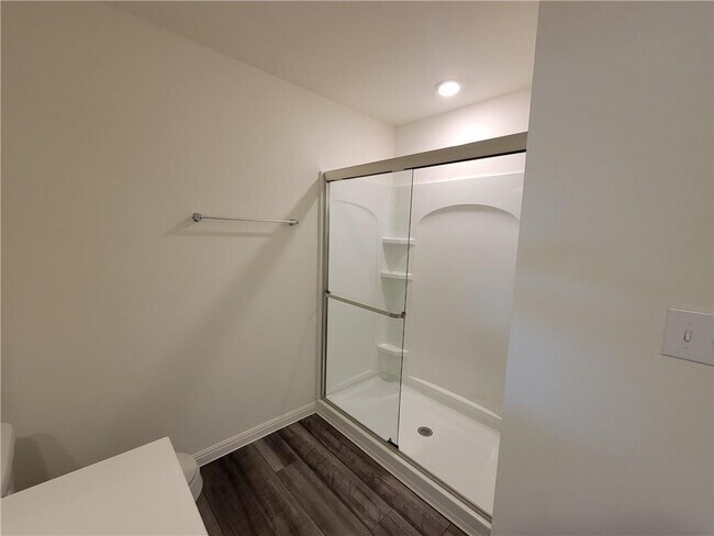 Building Photo - 421 Wren Ln