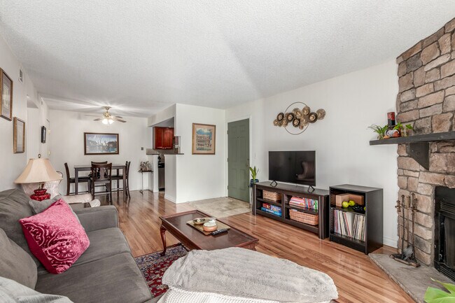 Building Photo - 8335 S Fairmount Dr