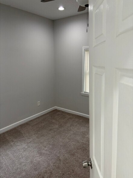 Building Photo - 1812 Elmwood Ave