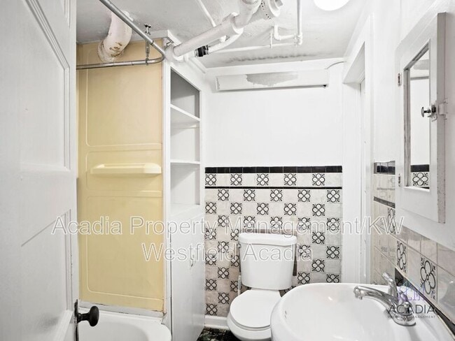 Building Photo - 127 E 600 N