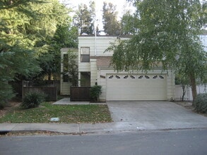Building Photo - Charming 3 bed/2 bath Home in Northeast Davis