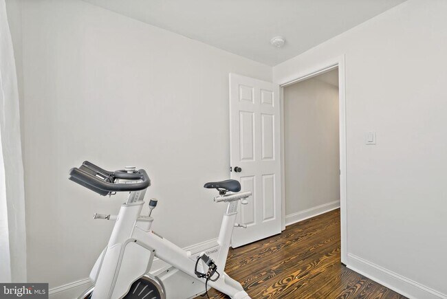 Building Photo - 2648 E Mayfield St