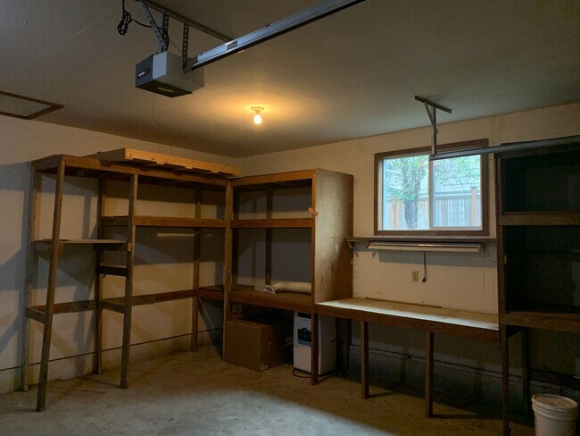 Building Photo - 3790 NW Wisteria Way