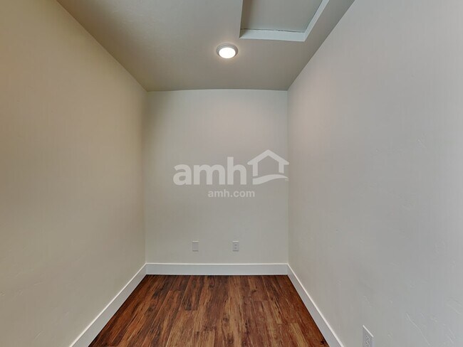 Building Photo - 965 N Rivermist Pl