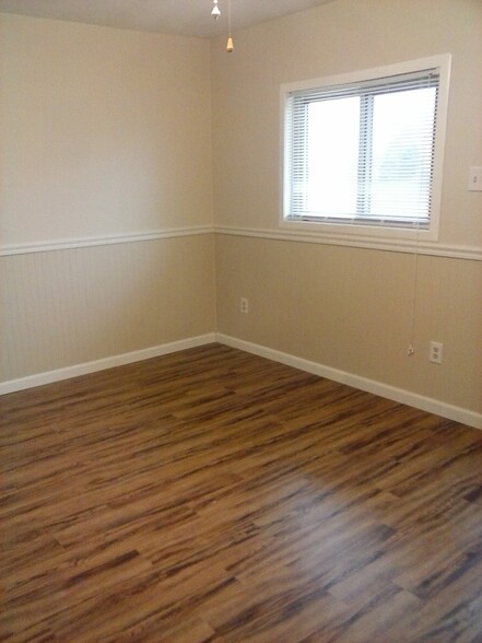 living room - 102 Cindy Ln
