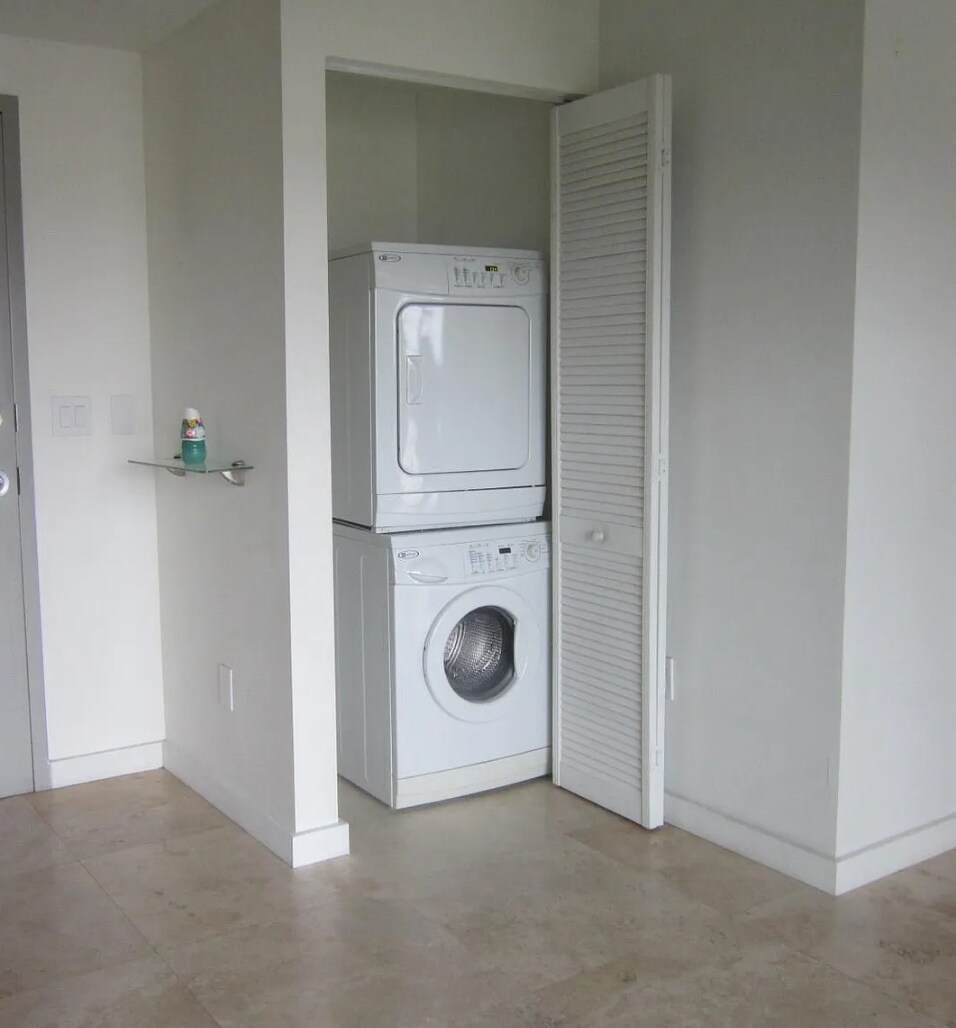 Building Photo - 3451 NE 1st Ave