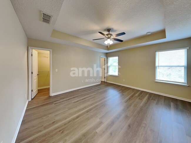 Building Photo - 332 Silver Glen Ave