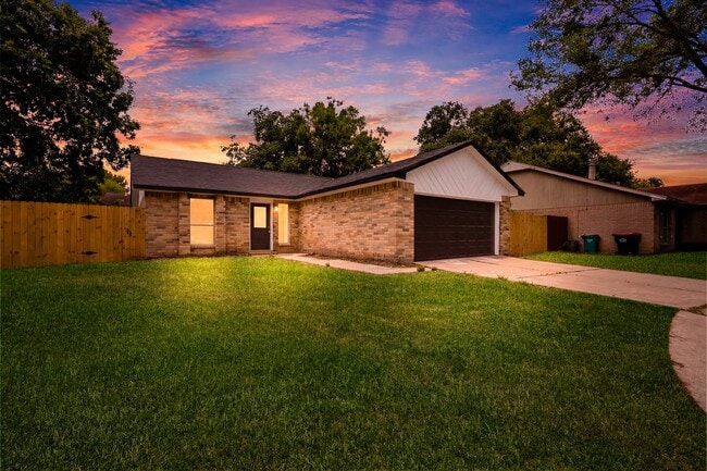 Building Photo - 7310 Londres Dr