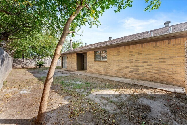 Building Photo - 10746 Staghill Dr