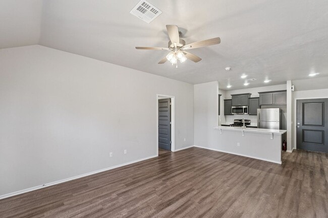 Building Photo - Beautiful 3 Bedroom, 2 Bath Home Close to Choctaw