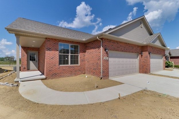 Primary Photo - 1334 Monterey Pine Dr