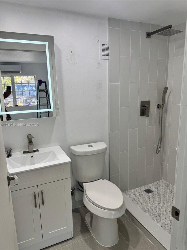 Building Photo - 6920 SW 82nd Ct