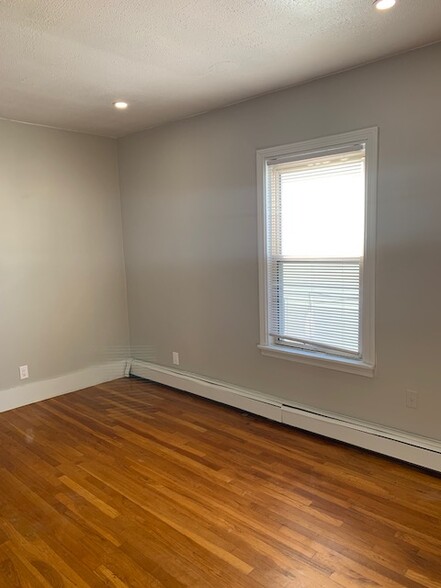 Bedroom 1 - 49-51 Upham St