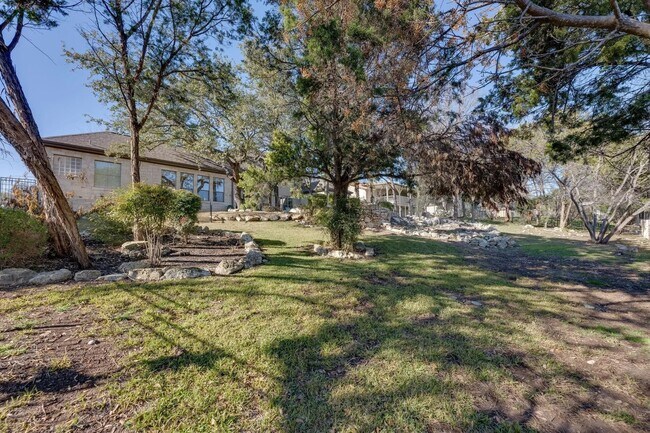 Building Photo - 132 Lakeway Dr