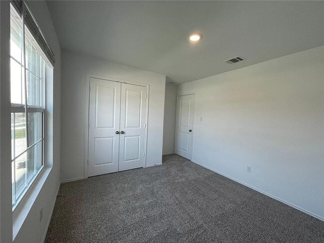 Building Photo - 103 Ulmus St