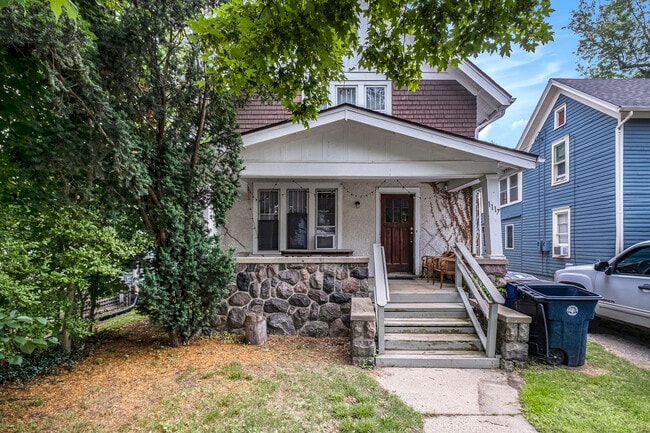 Building Photo - 1117 S Forest Ave