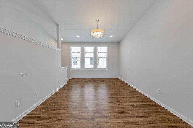 Building Photo - 910 Brees Ct