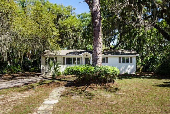 Building Photo - Coastal Charm in the Heart of Port Royal