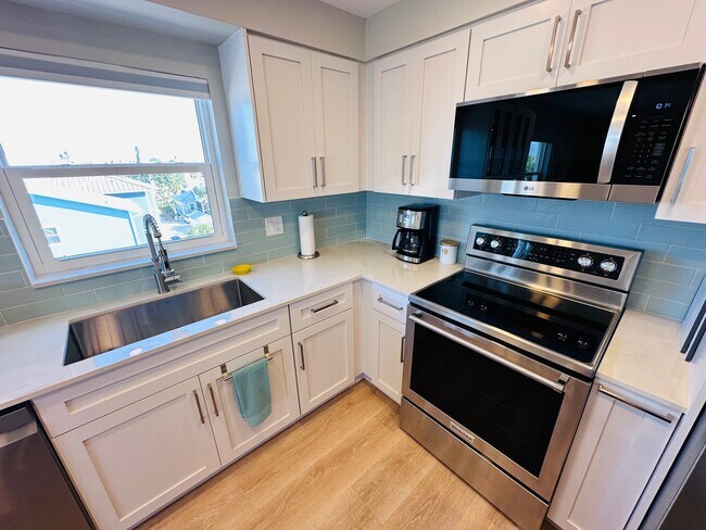 Building Photo - 555 Gulf Way