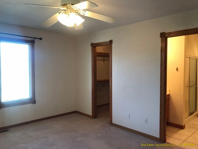 Building Photo - 1257 E Lakewood St