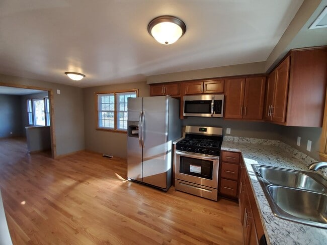 Building Photo - 3 bedroom Northside ranch