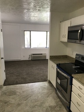 Building Photo - 1 Bedroom Apartment - Available August 10th