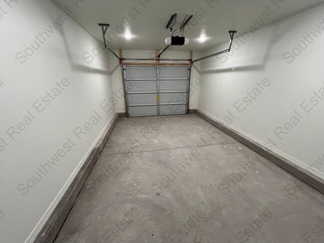 Building Photo - 2125 Bobwhite Ct