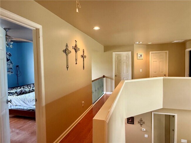 Building Photo - 585 Marylebone Dr