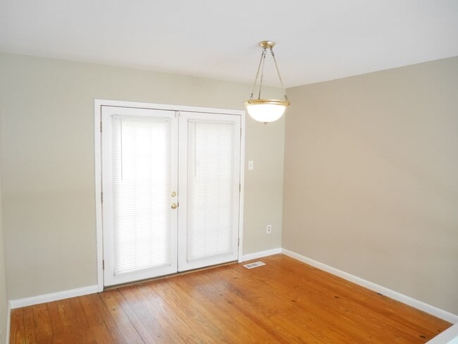 Building Photo - Columbia Contemporary Charmer in a Prime L...