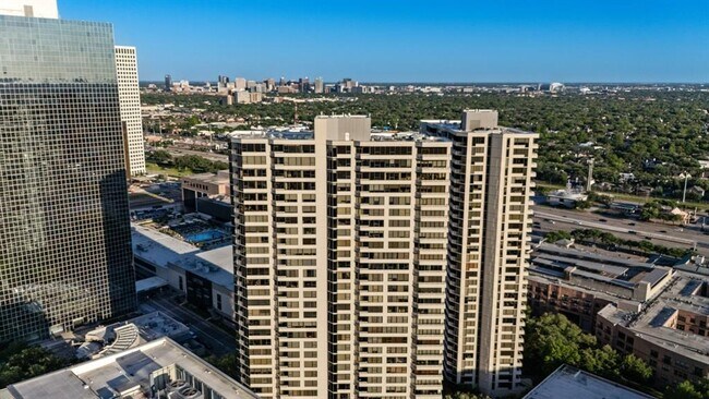 Building Photo - 15 Greenway Plz