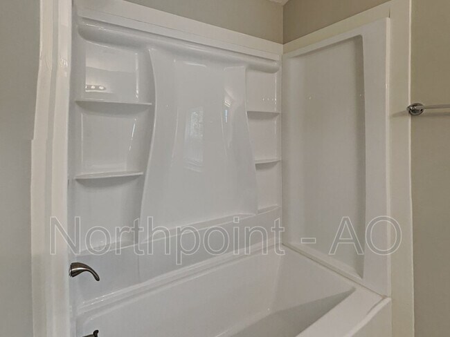 Building Photo - 972 Maple Leaf Ridge
