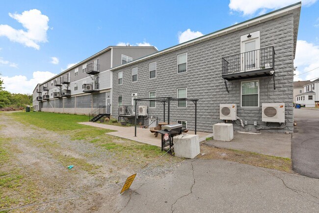 Building Photo - 2 S Grove St