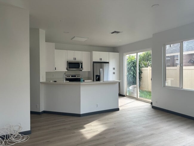 Primary Photo - Renovated 3 bedroom 2.5 bath home in Ewa G...