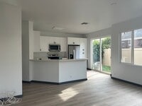 Building Photo - Renovated 3 bedroom 2.5 bath home in Ewa G...