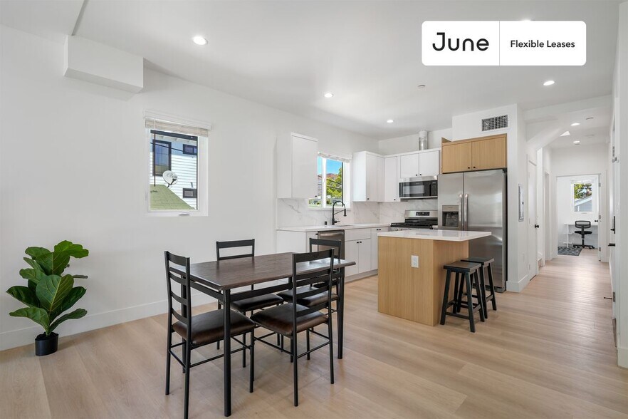 Primary Photo - 1321 N June St