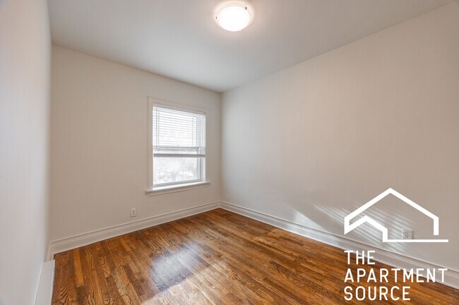 Building Photo - 1432 W Jonquil Terrace