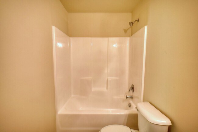 Building Photo - Charming 3BR House in Hampton